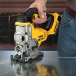 Sierra Caladora Dewalt 20v Accion Orbital Acople Rap Dcs331b - Imagen 5